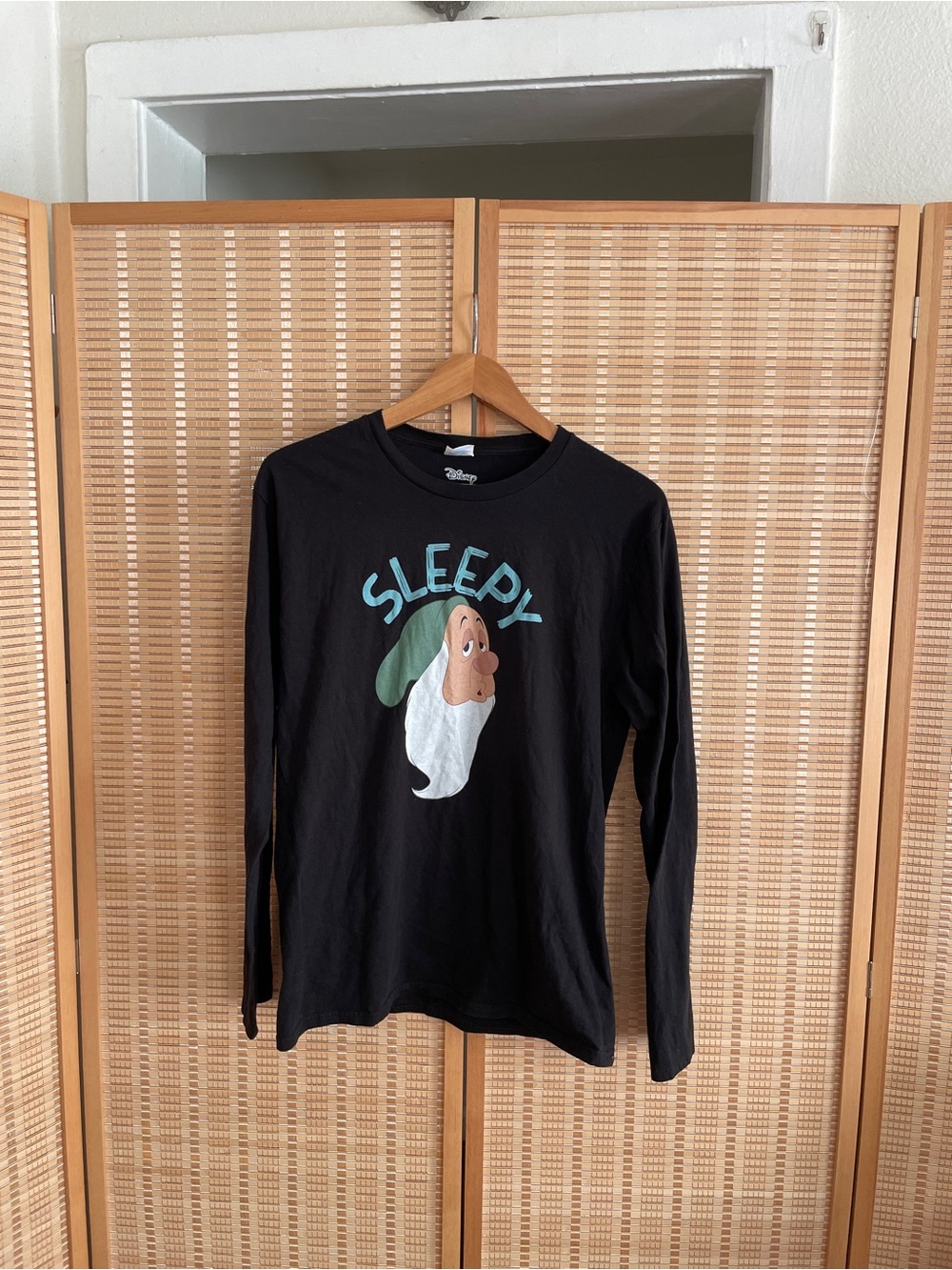 Disney 'Sleepy' Black Long-Sleeve Top Size M Unisex Disneyland Snow White